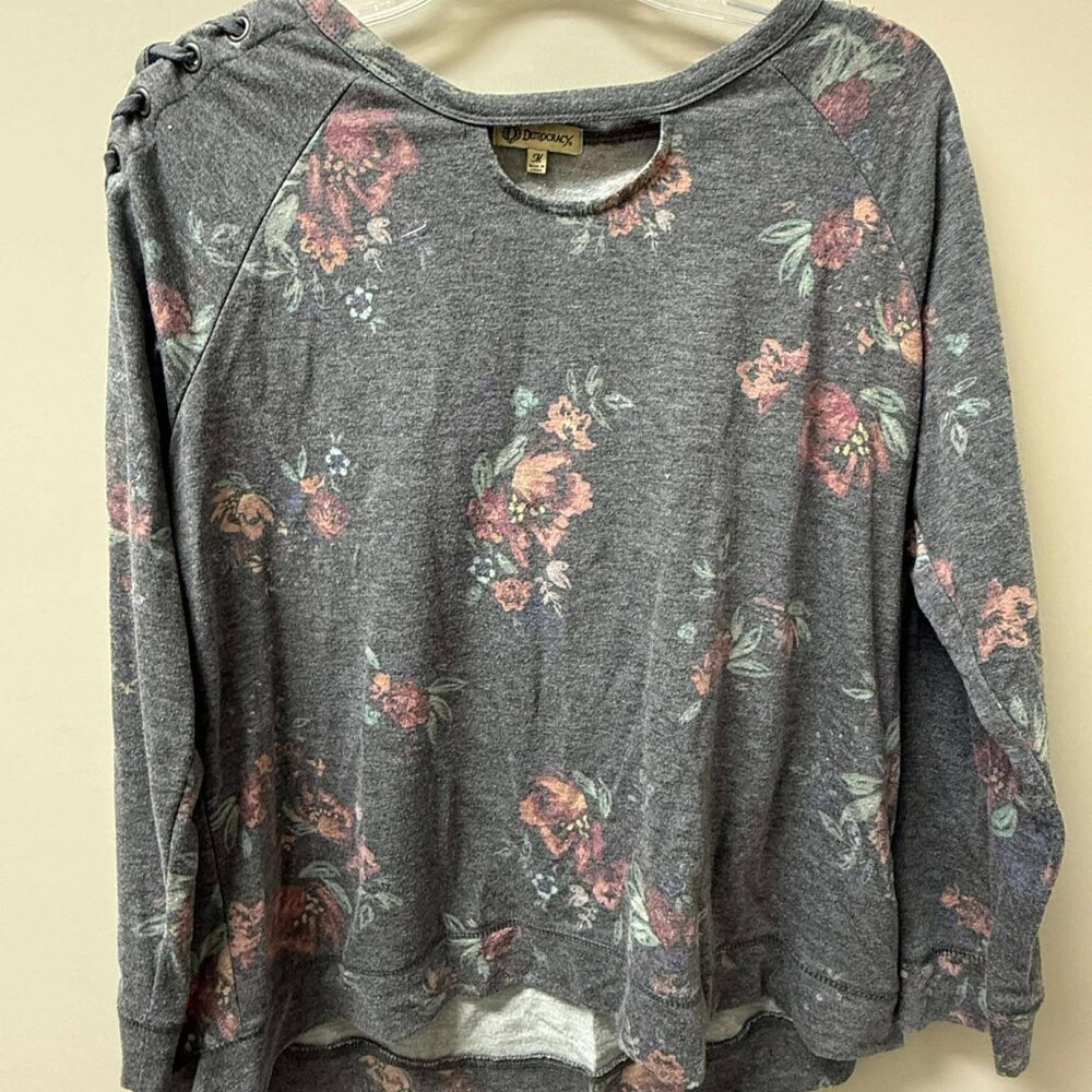 grey shirt